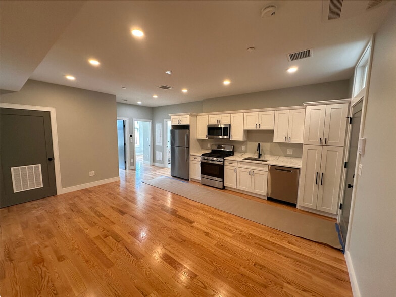 Building Photo - 16 Baker Ct