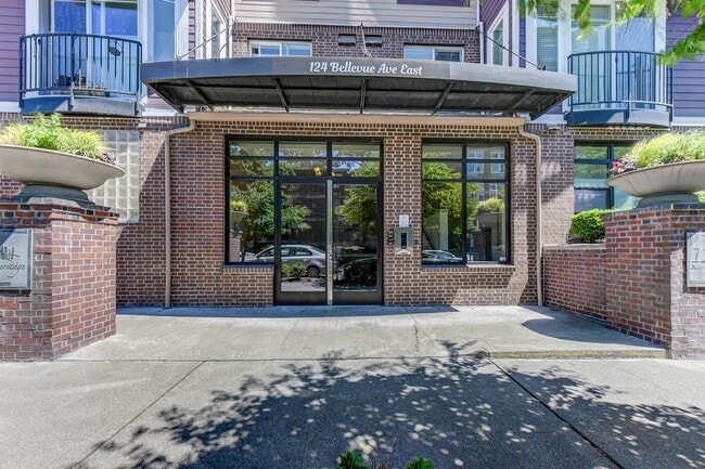 Building Photo - Space Needle Views AND  2 Parking Spots
