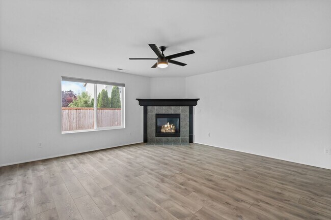 Building Photo - Spacious 5-Bedroom Home in Prime Yelm Loca...