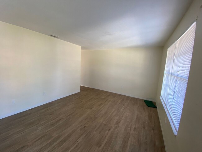 Building Photo - Ready to move in photos to come