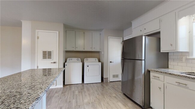 Building Photo - 3923 Olive St