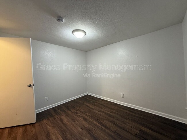 Building Photo - 1582 Taft St