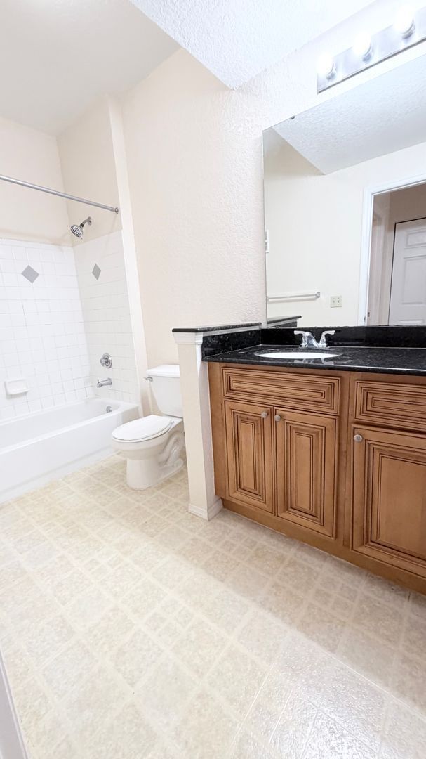 Building Photo - 832 Camargo Way