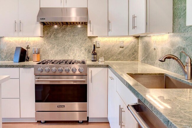 Building Photo - 109 Dahlia St