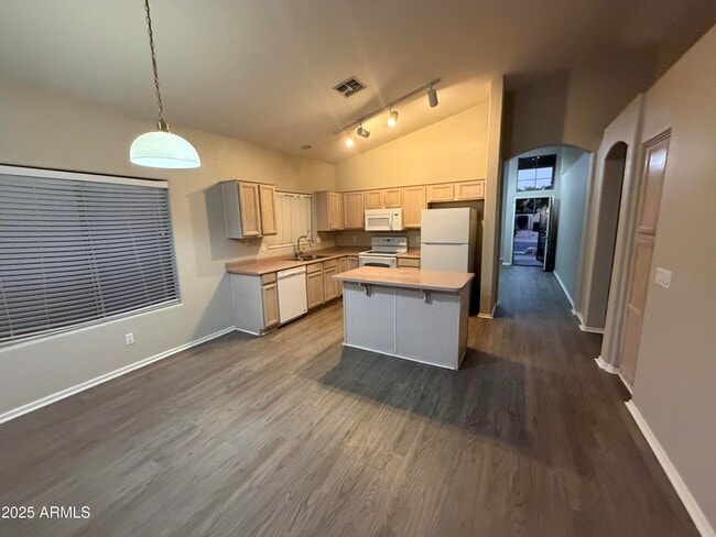 Building Photo - 1785 E Appaloosa Rd