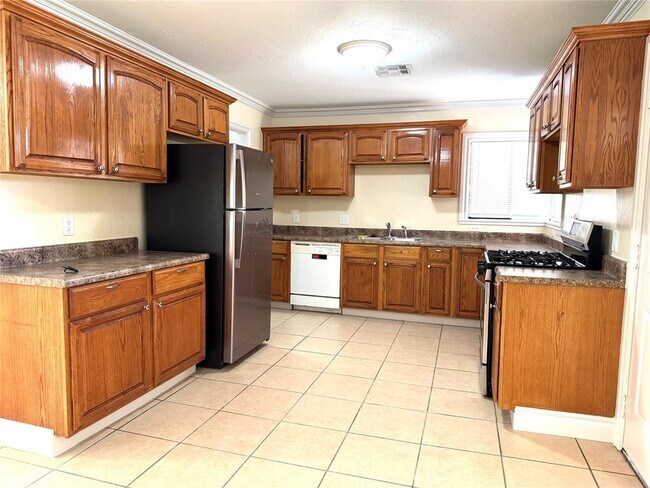 Building Photo - 1101 W Wilshire Blvd