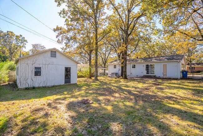 Building Photo - 6212 Pawnee Dr