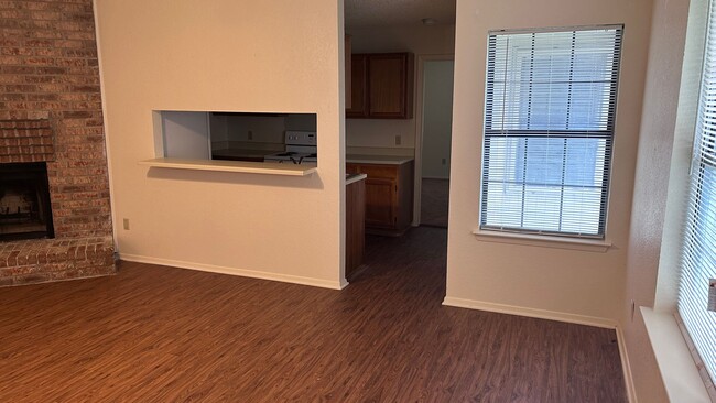 Building Photo - 1127 Mountain View St