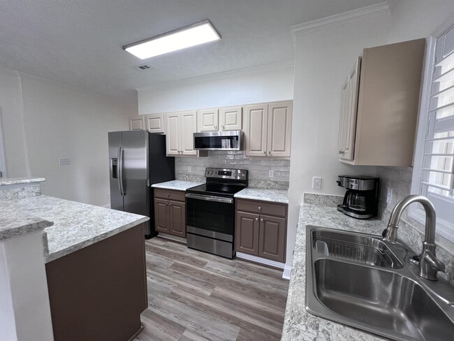 Building Photo - 812 Sage Creek Ln
