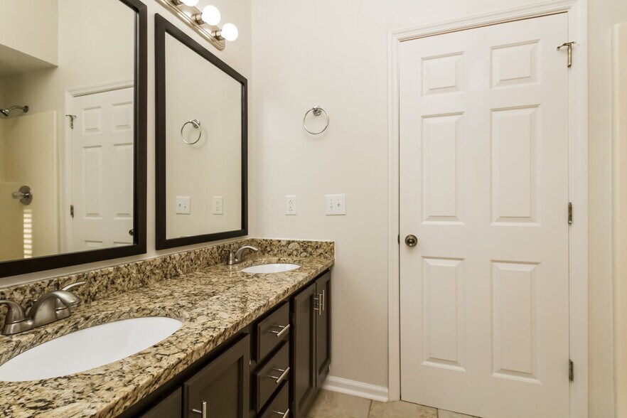 Building Photo - 5036 Countryside Dr