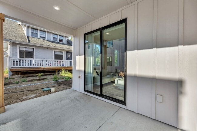 Building Photo - 9913 NE 46th Ct