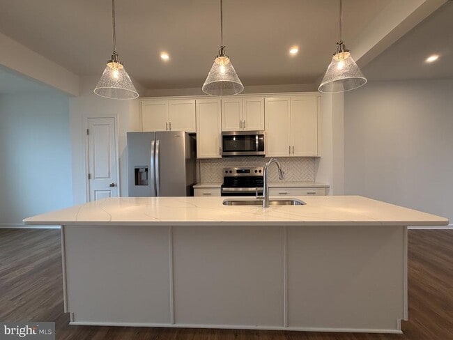 Building Photo - 453 Husky Trl