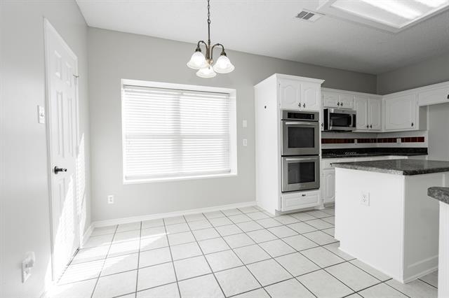 Building Photo - 920 Dogwood Ln