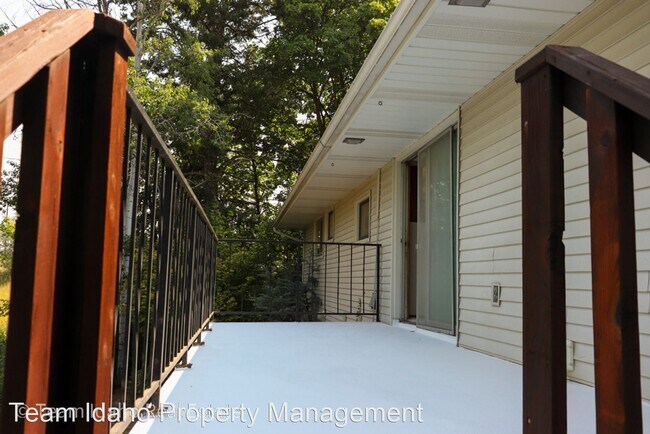 Building Photo - 7 br, 4 bath House - 1310 NE Williams