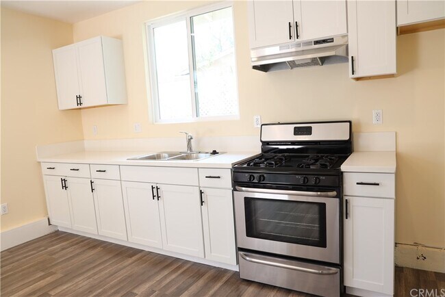 Building Photo - 11598 Cranston Ave