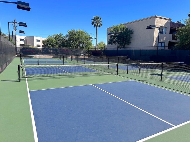 Building Photo - 3031 N Civic Center Plaza