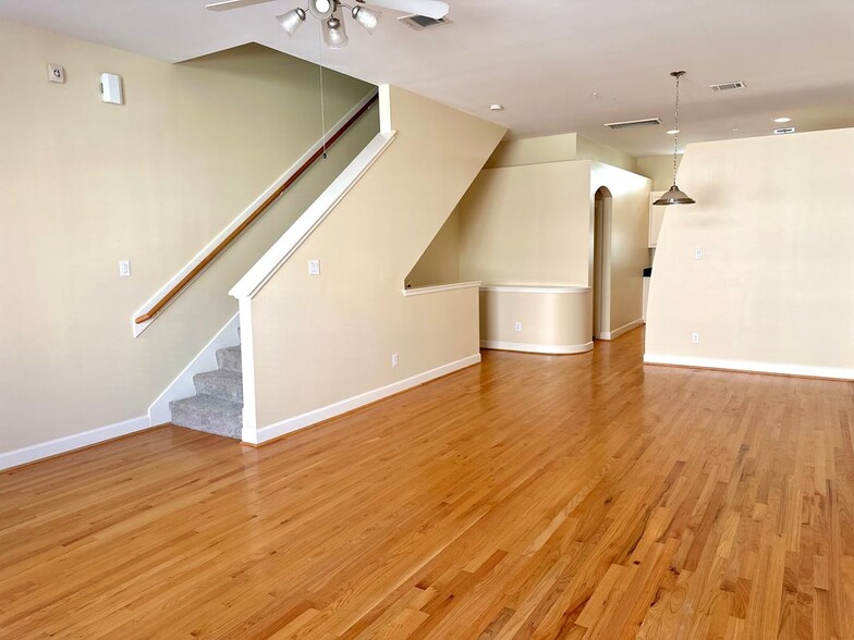 Building Photo - 2710 Hullsmith Dr