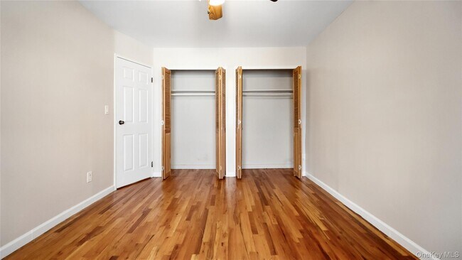 Building Photo - 3610 Baychester Ave