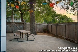 Building Photo - 626 E Woodlawn Ave