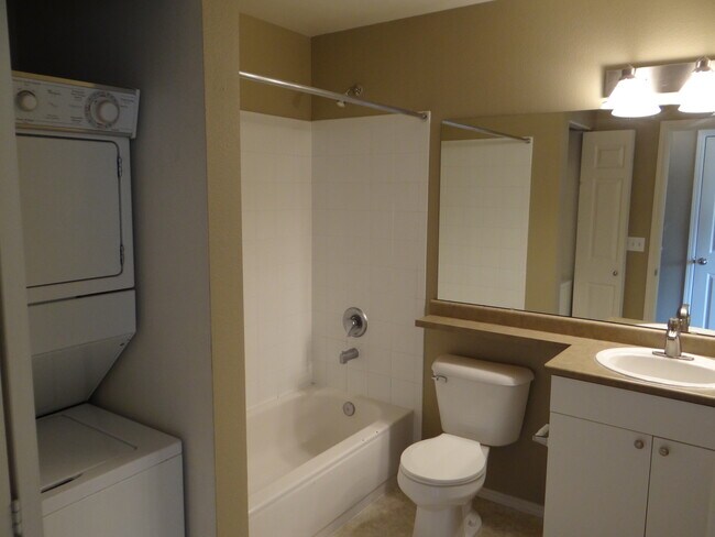 Building Photo - 714 SE Fairwinds Loop