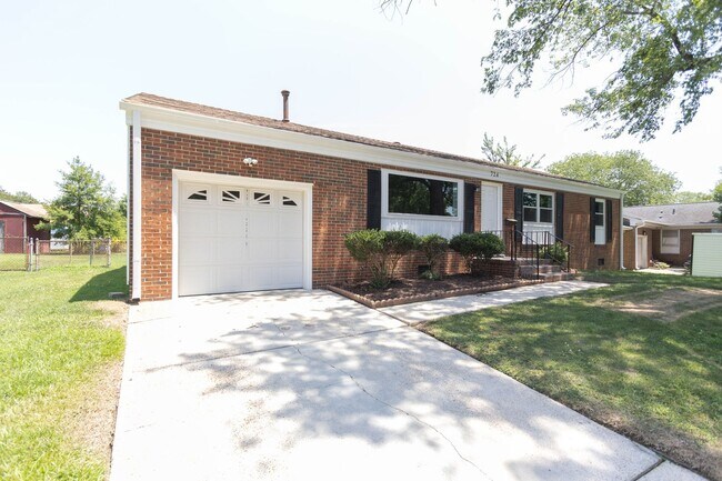 Building Photo - Renovated 3bdr 2bth rancher in the heart of Newport News