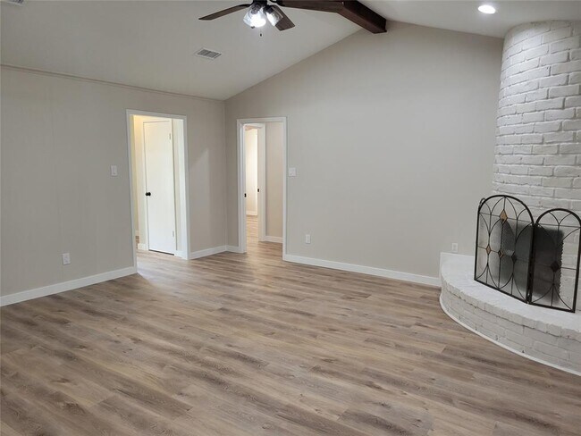Building Photo - 1409 Drexel Dr