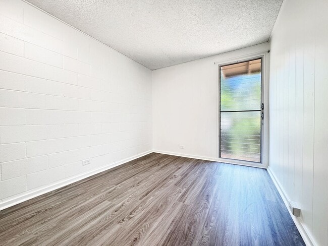 Building Photo - Recently Refreshed Makakilo Condo