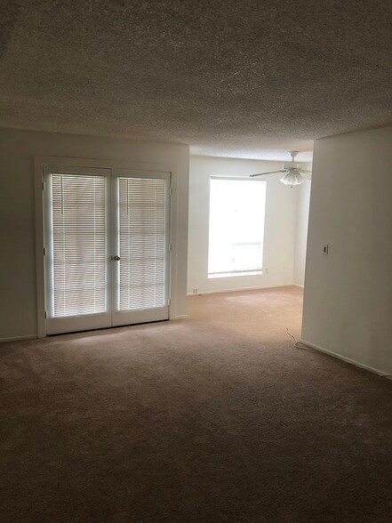 Building Photo - 339 S Catalina Ave