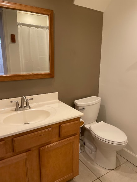 Building Photo - 1302 Brookview Ln
