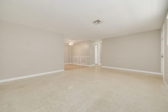 Building Photo - 3304 Bluebird Dr
