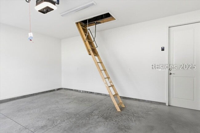 Building Photo - 855 Weekend Ave