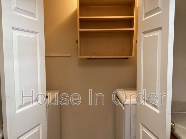 Building Photo - 703 Olde Covington Way