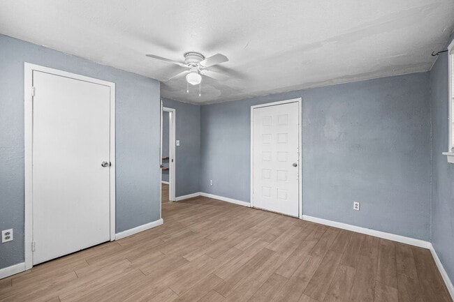 Building Photo - Large 3/2 with Access to Loop 289 and Idalou Highway