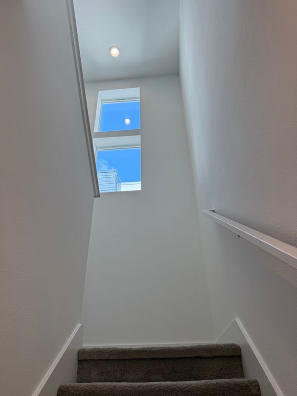 Building Photo - 820 Aloe Pl
