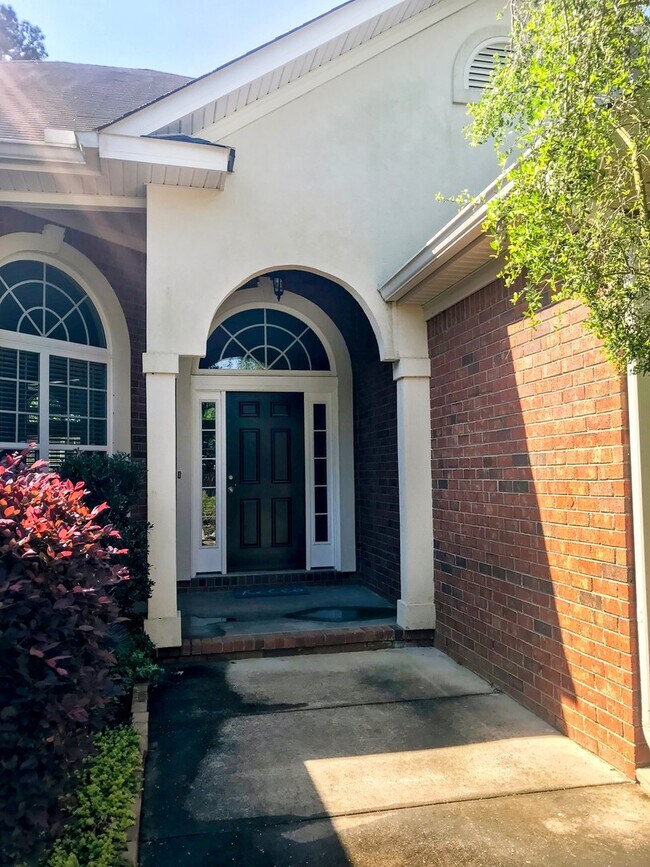 Building Photo - Available now! Evans Home in Greenbrier School District!