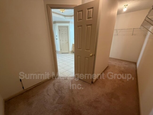 Building Photo - 2405 Twin Creek Ct SW