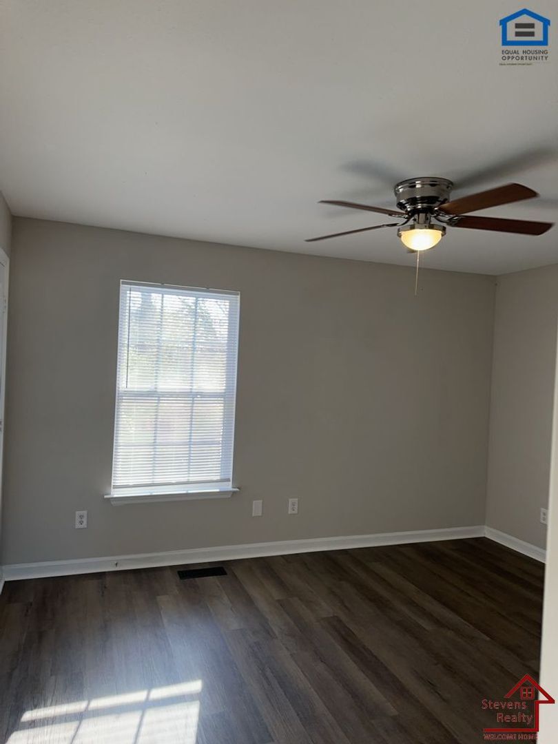 Building Photo - 3947 Webb Oaks Ct