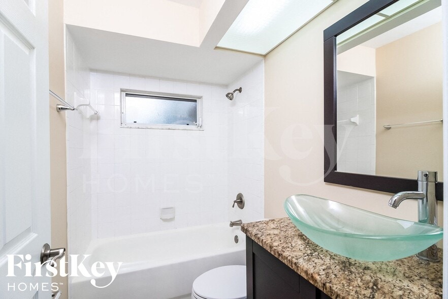 Building Photo - 242 SW 34th Terrace