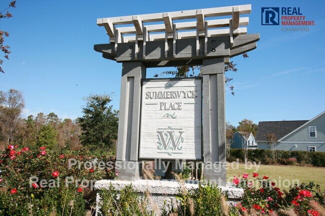 Building Photo - Spacious 4 BD Executive Home Loaded with U...