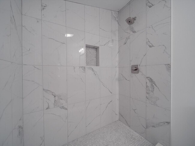 Building Photo - Beautifully Remodeled 3-bedroom, 2 bath house