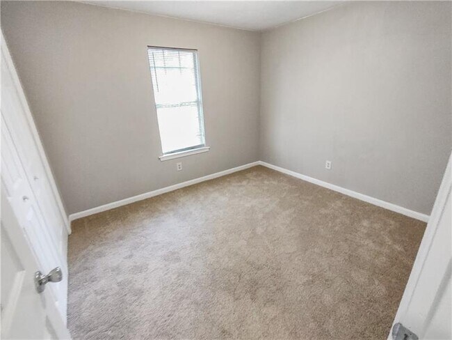 Building Photo - 220 Peach Forest Pl