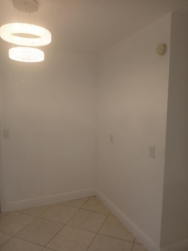 Building Photo - 4289 S Mary Cir