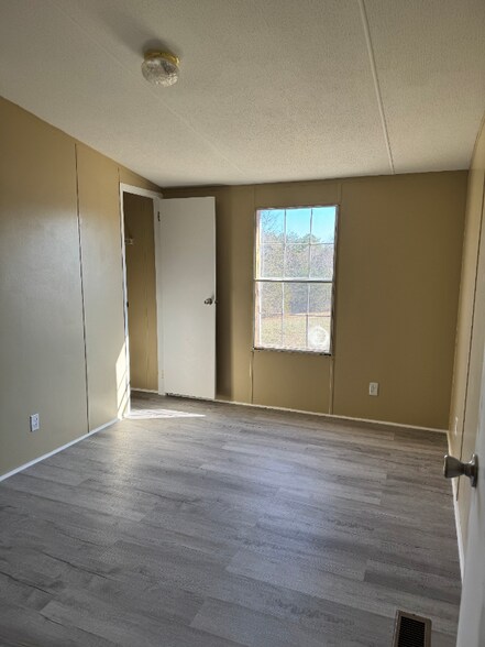 Building Photo - 230 Star Ridge Dr