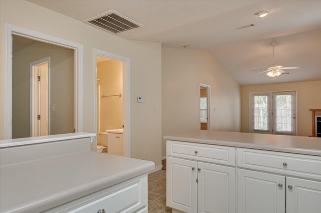 Building Photo - 8035 Reagan Cir