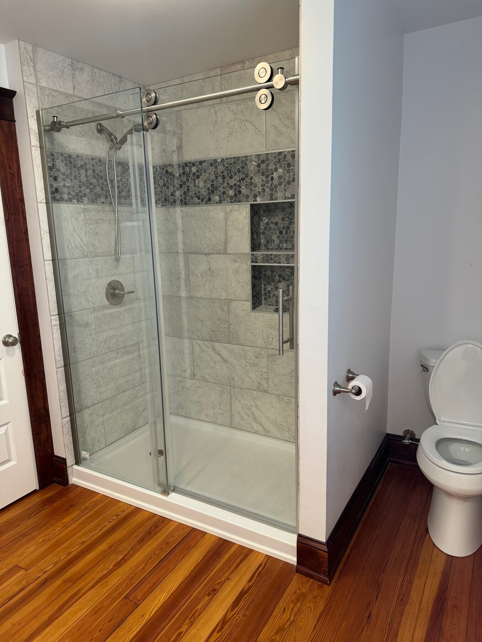 2nd floor main bathroom - 925 Francis Scott Key Hwy