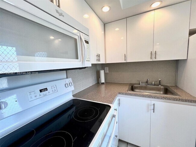 Building Photo - 3030 Marcos Dr