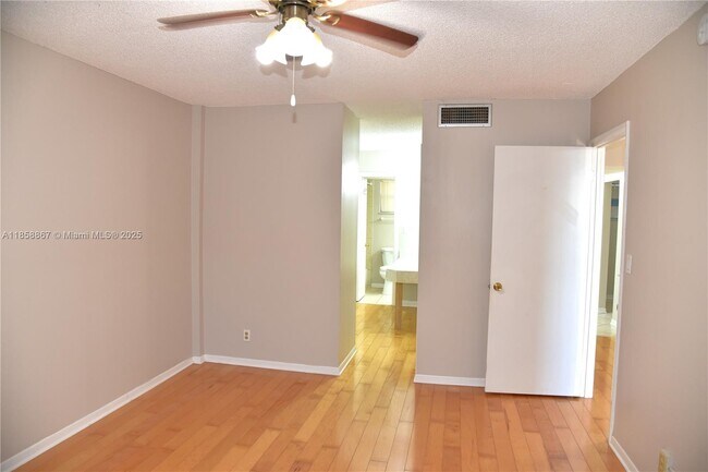 Building Photo - 404 NW 68th Ave