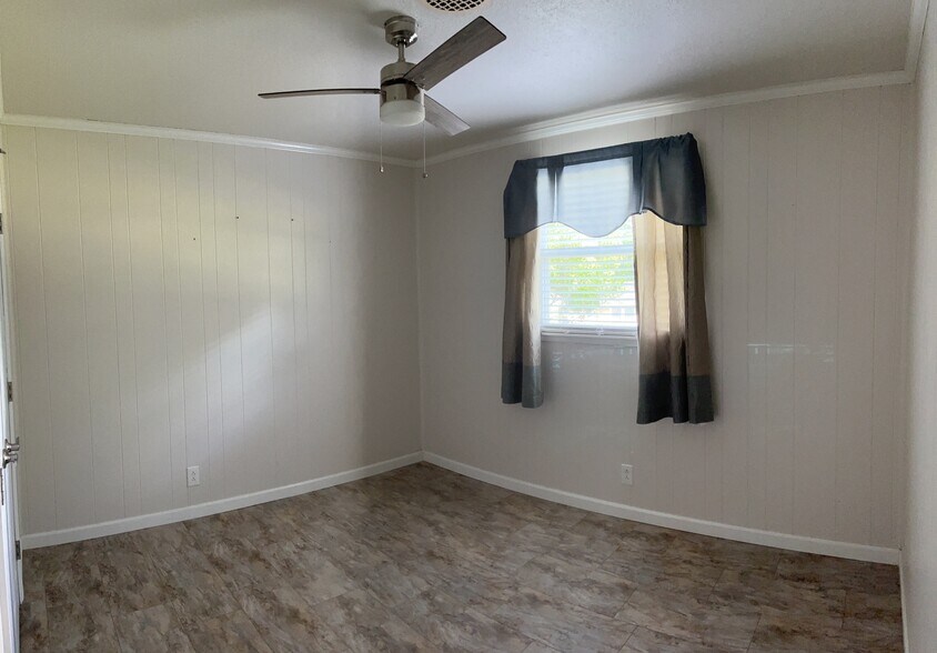 Building Photo - 232 Shawn Dr