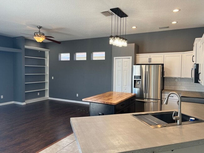 Building Photo - 3 Bedroom 2 Bath Single Family Home