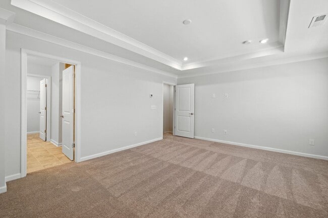 Building Photo - Like A Brand New 3 Bedroom Townhome in the...